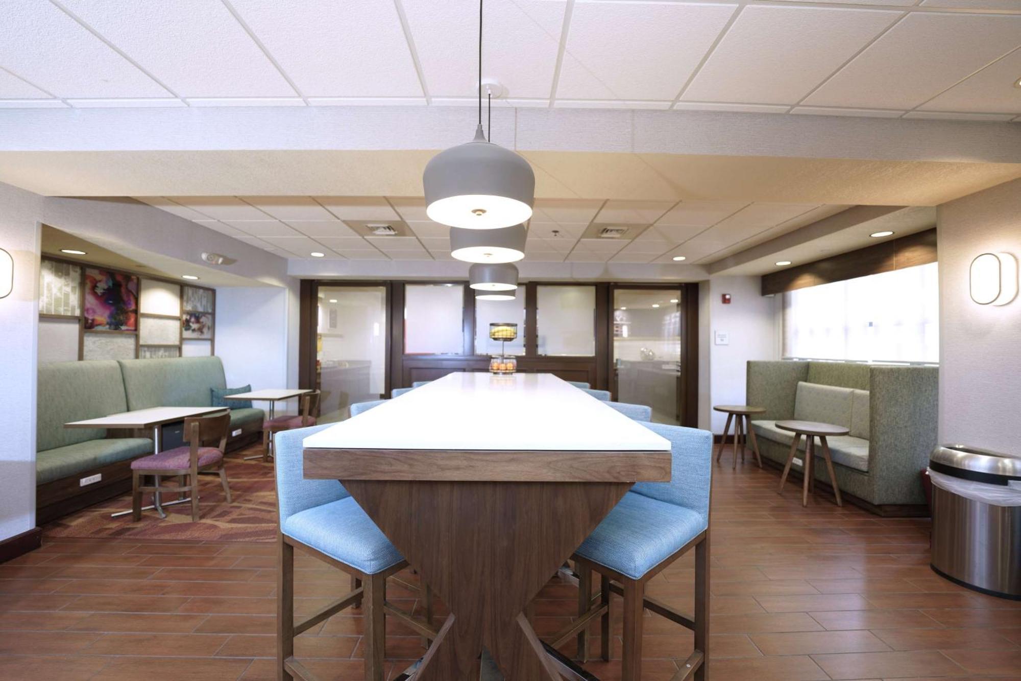 Hampton Inn Hays-North Of I-70 Ngoại thất bức ảnh